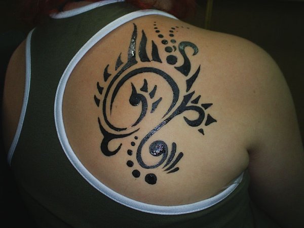 Мехенди на плече мужские