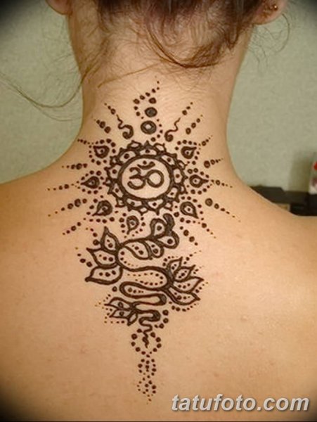 Рисунки из хны на шее