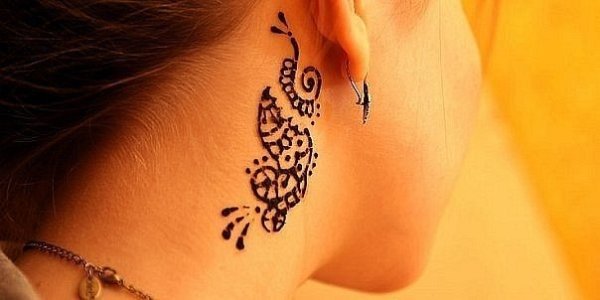 Тату хной на шее для девушек