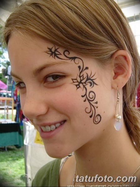 Мехенди на лице