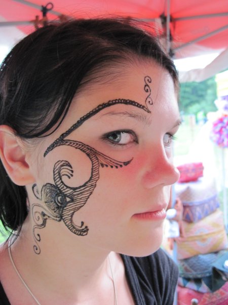 Тату хной на лице