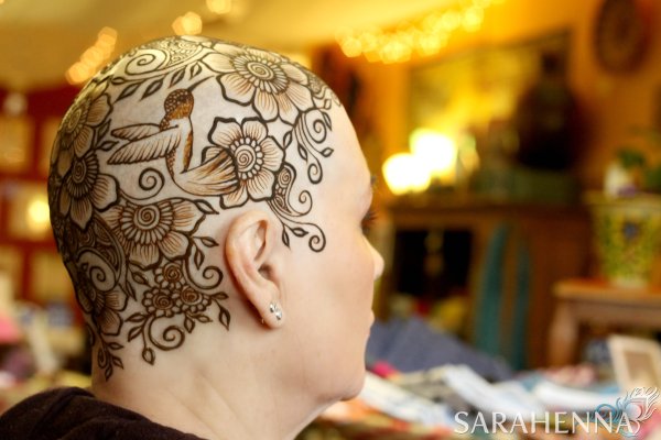 Мехенди на висках