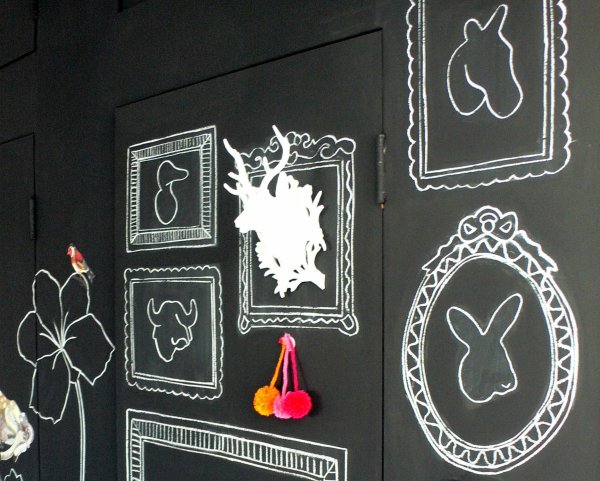 Птица на грифельной доске