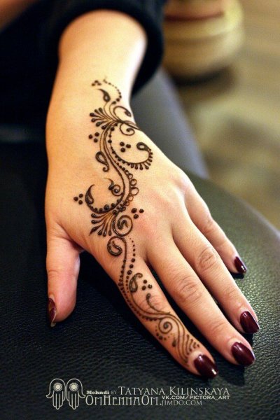 Мехенди на кисти