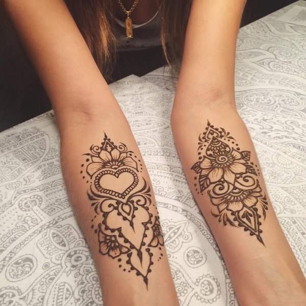 Татуаж хной на ноге