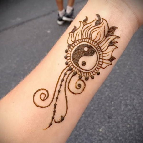 Мехенди на запястье