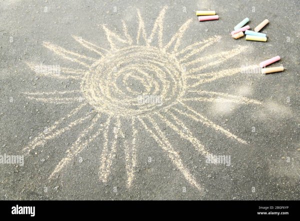 Человечек мелками на асфальте