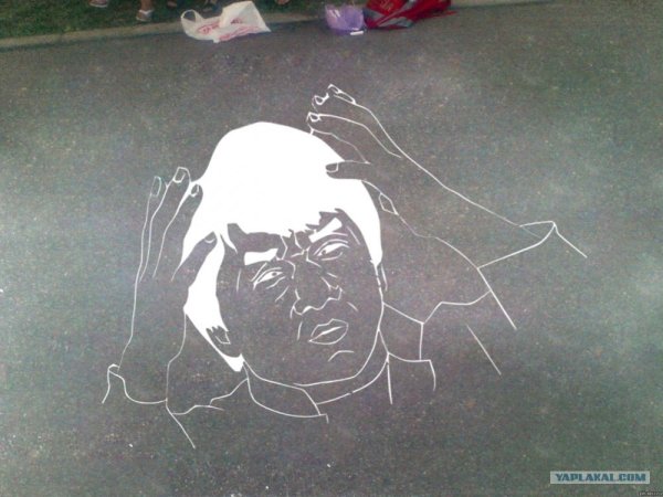 Рисунки на асфальте белым мелом