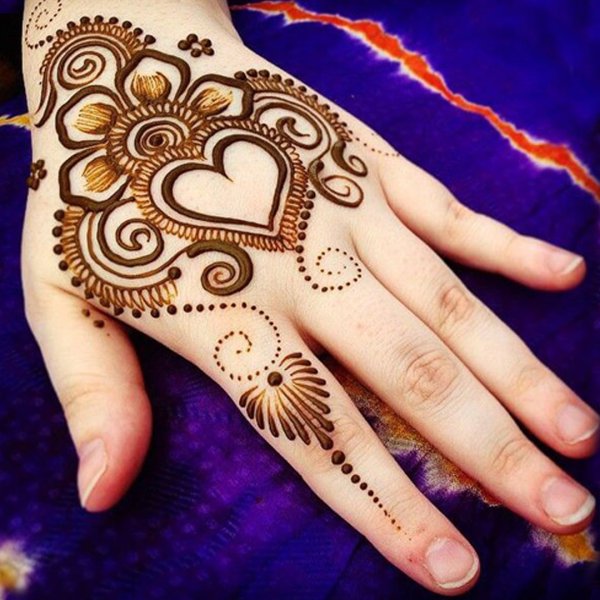 Роспись хной Менди мехенди