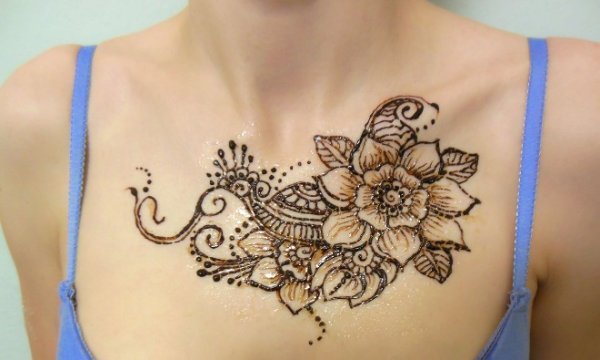 Рисунки хной на груди