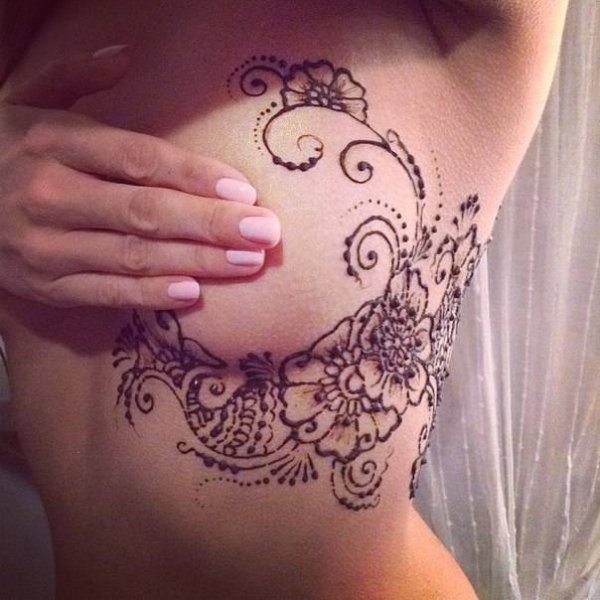 Мехенди на груди