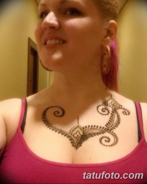 Тату хной на груди