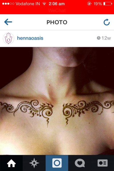 Тату узор на ключице