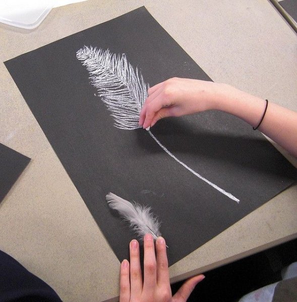 Рисование мелками по бумаге