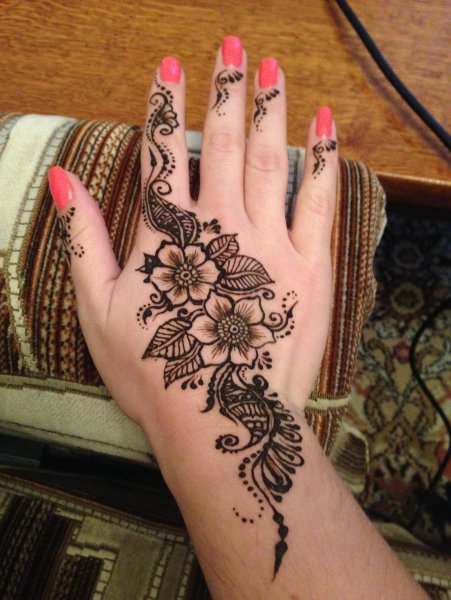 Мехенди на руке