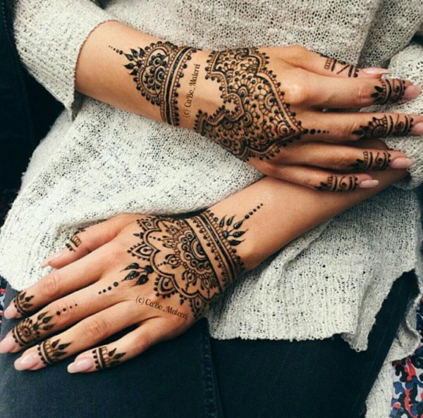 Тату хной на руке