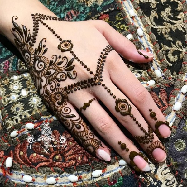 Менди тату хной