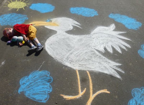 Рисование мелками на асфальте