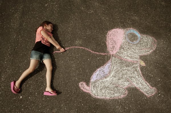 Рисование мелками на асфальте