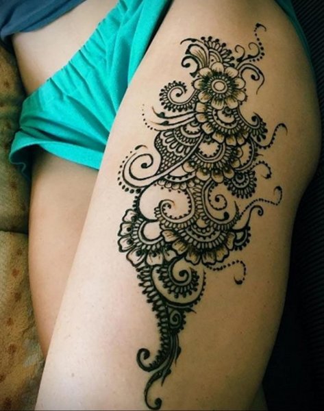 Мехенди на бедре