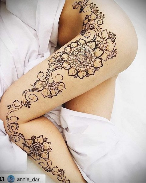 Мехенди на ноге бедро