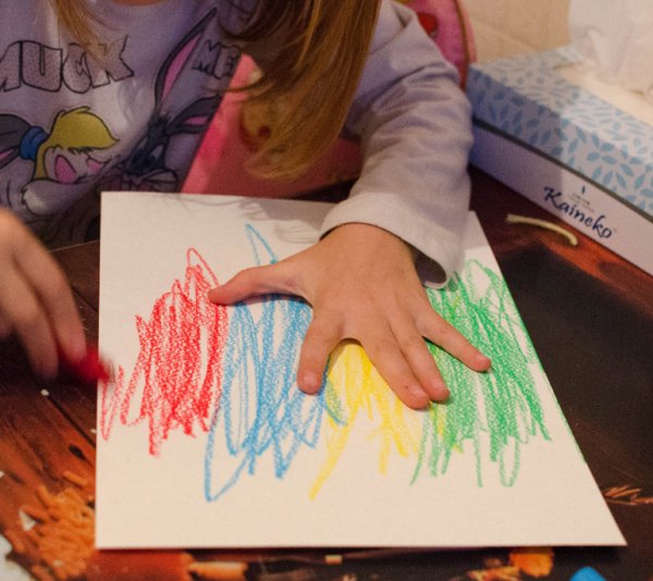 Рисование восковыми мелками для детей