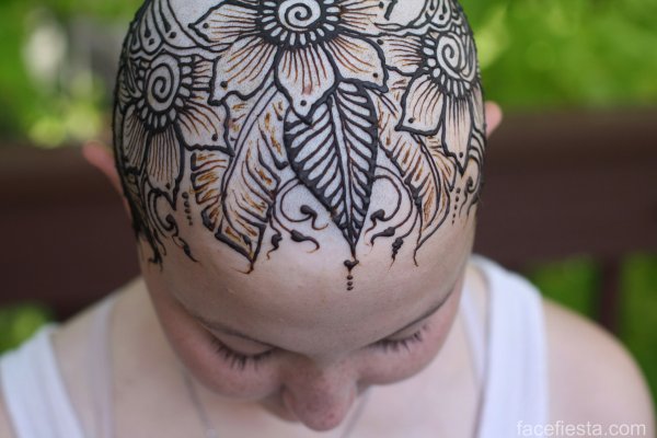 Мехенди на затылке