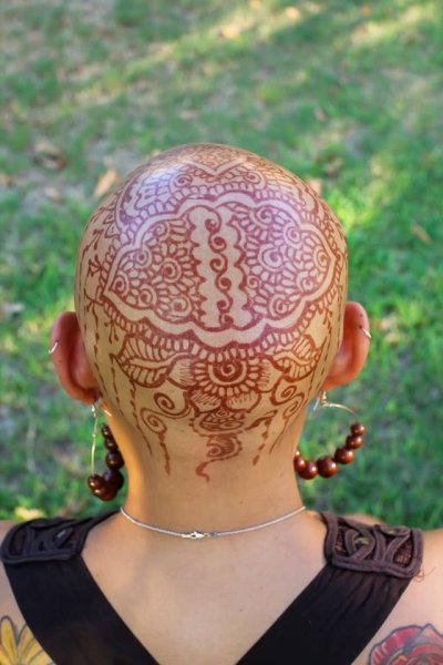 Мехенди на затылке