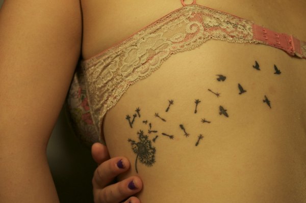 Рисование хной на лобковой части