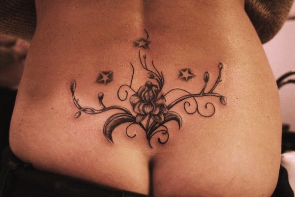 Тату на копчике