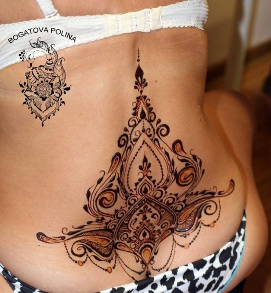 Мехенди на пояснице женские