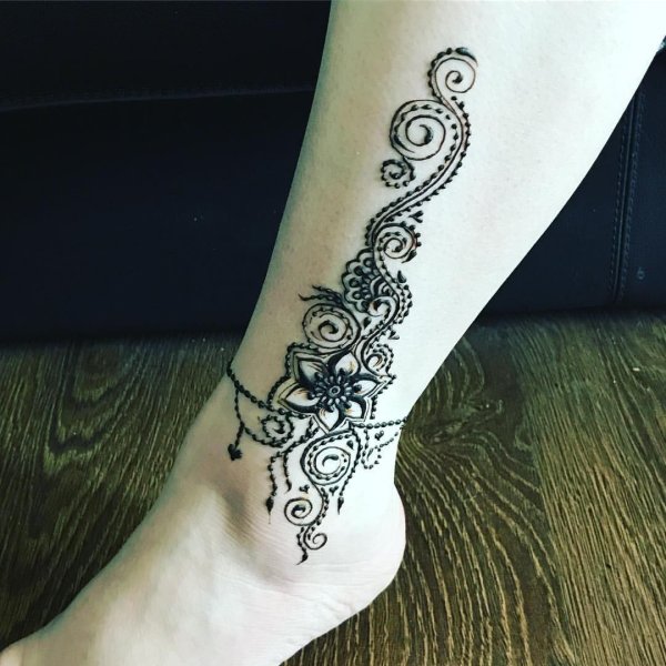 Тату хной на ноге для девушек