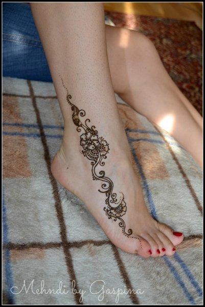 Красивые узоры тату для девушек на ноге