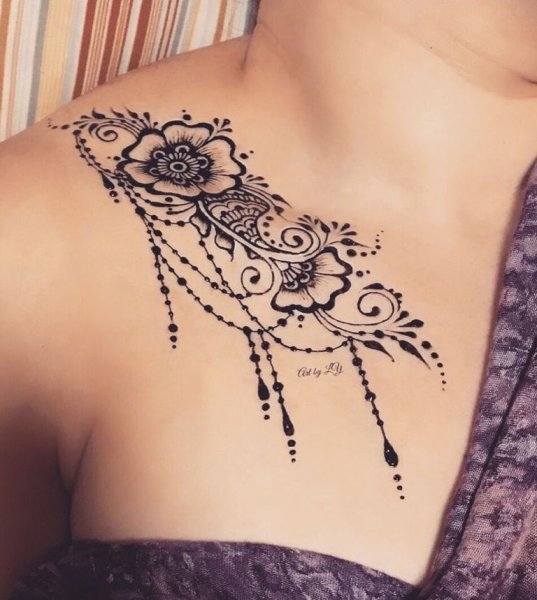 Тату на ключице для девушек
