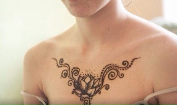 Мехенди на ключице