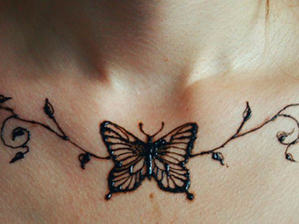 Тату хной бабочка