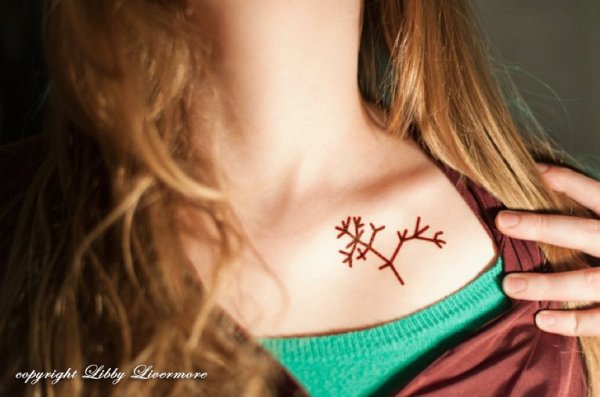 Мехенди на ключице маленькое