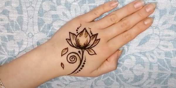 Рисунки хной на руке Лотос