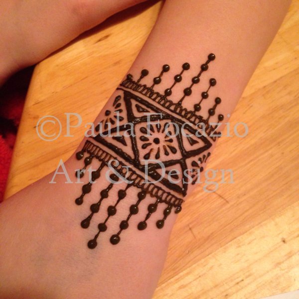 Узоры мехенди на ноге легкие