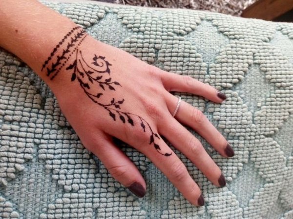 Мехенди зеленой хной