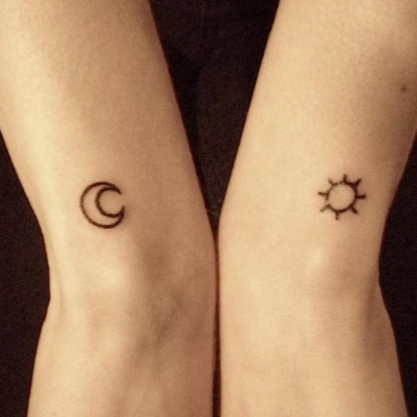 Парные тату маленькие солнце и Луна