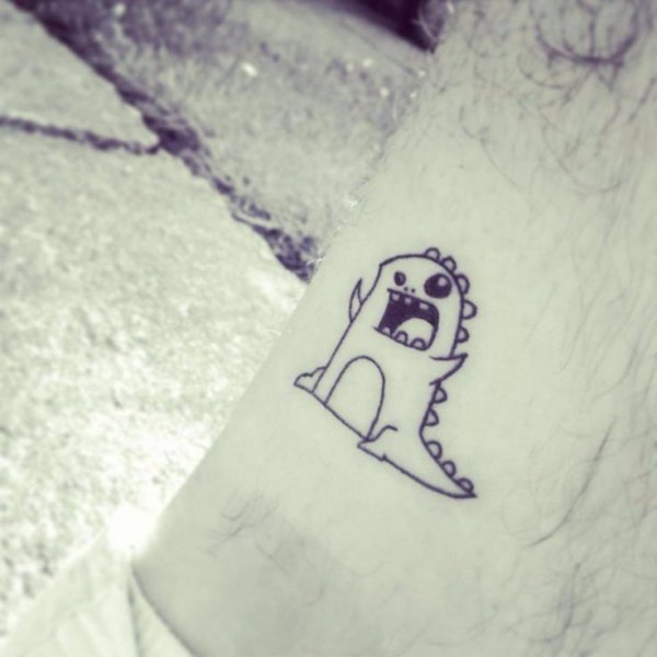 Тату хной динозавр