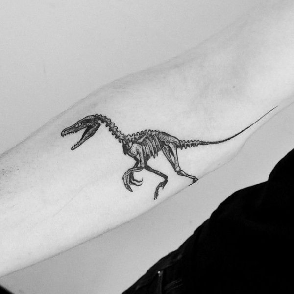 Тату хной динозавр