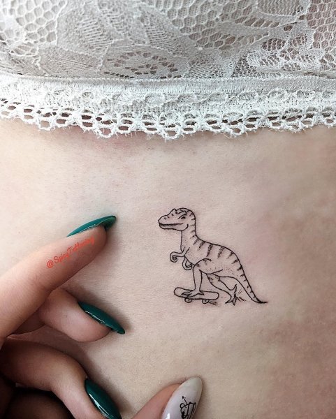 Тату динозавр маленький