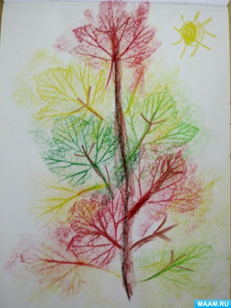 Рисование осеннее дерево восковыми мелками