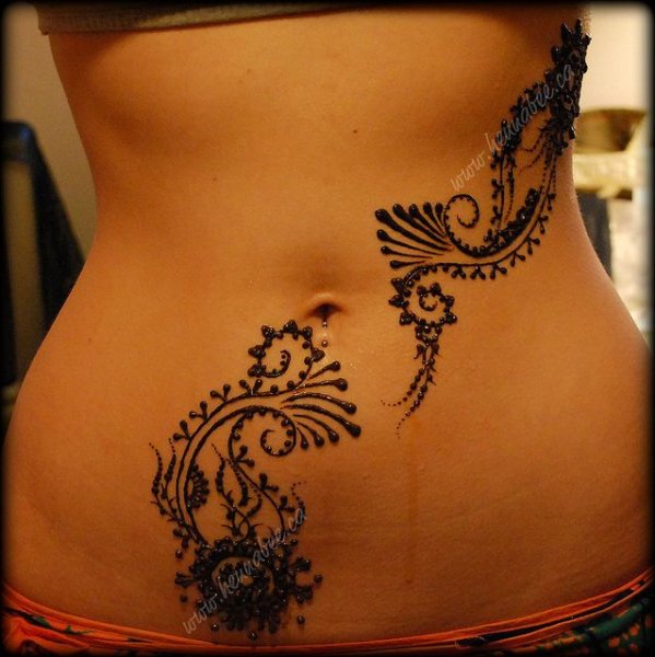 Тату хной на животе