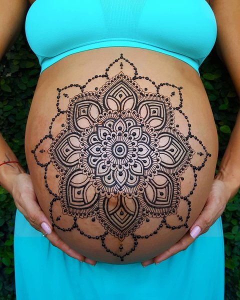 Тату хной на животе