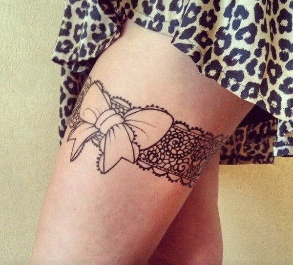 Мехенди чулки на ногах