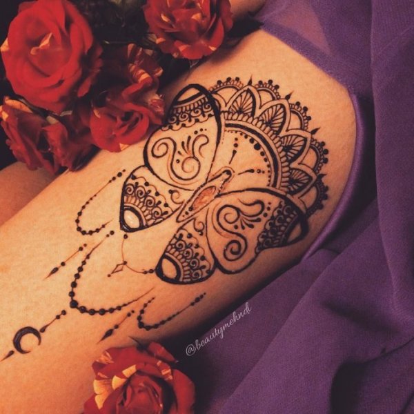 Мехенди хной на бедре