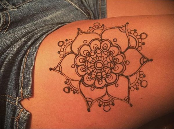 Мехенди на бедре легкие